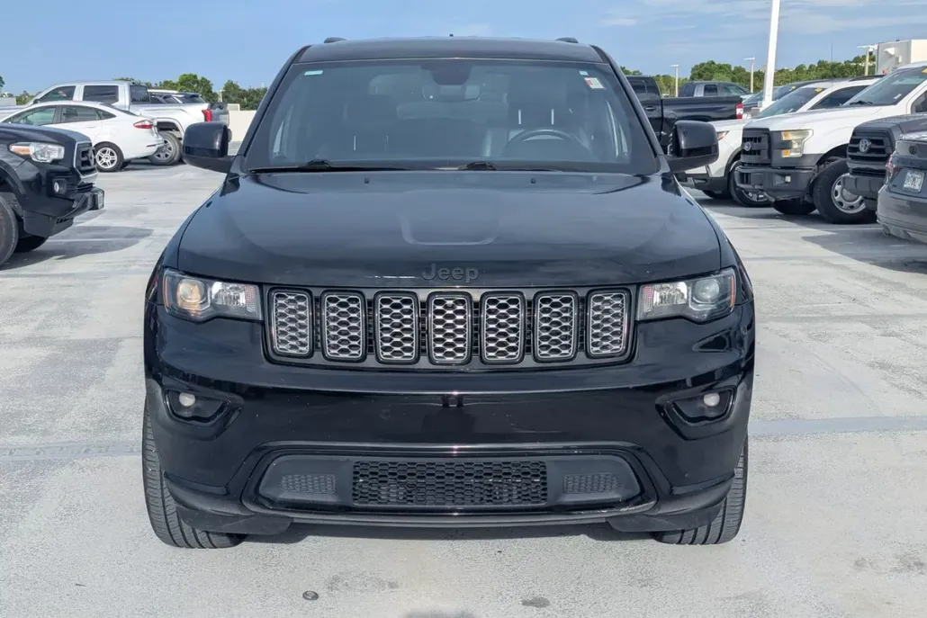 2018 Jeep Grand Cherokee Altitude photo 1