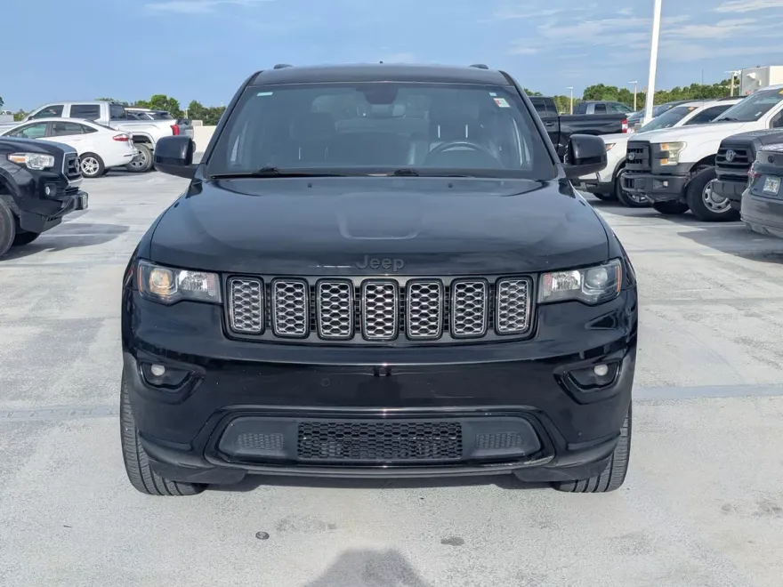 2018 Jeep Grand Cherokee Altitude photo 1