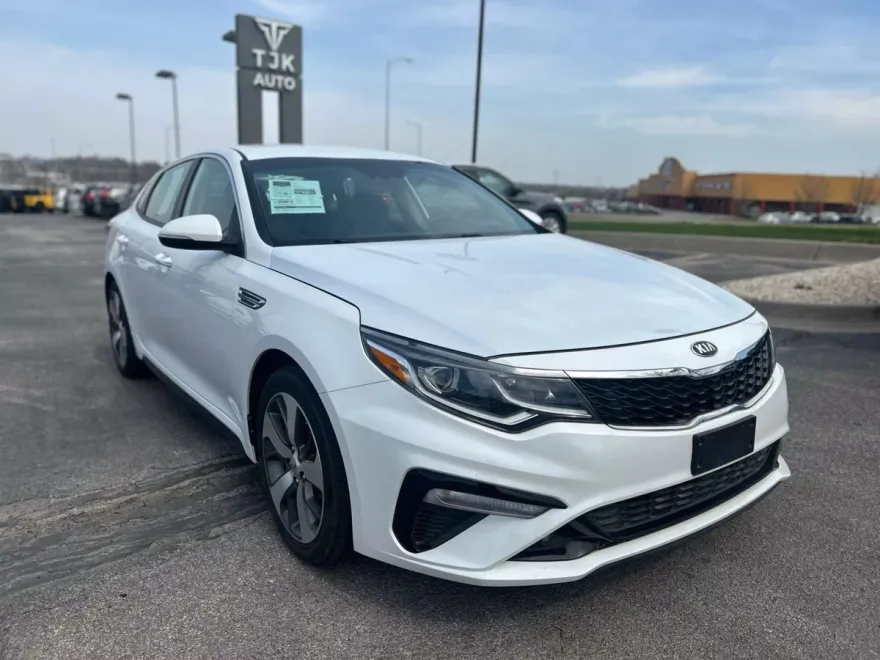2020 Kia Optima photo 1