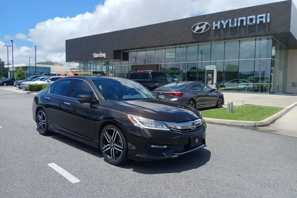 2016 Honda Accord Touring photo 1