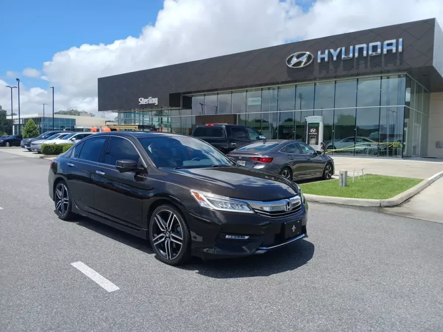 2016 Honda Accord Touring photo 1