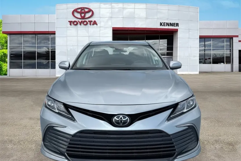 2023 Toyota Camry LE photo 1