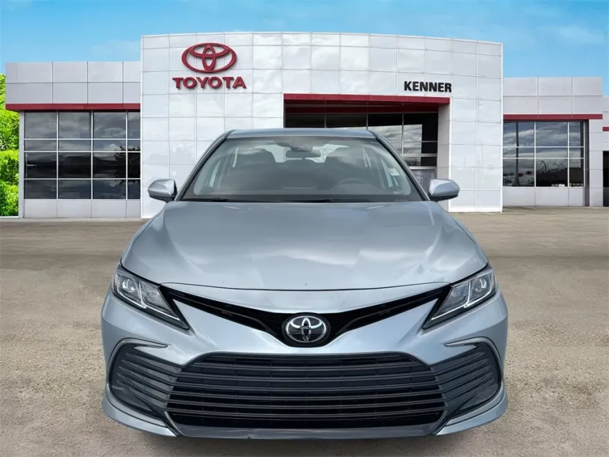 2023 Toyota Camry LE photo 1