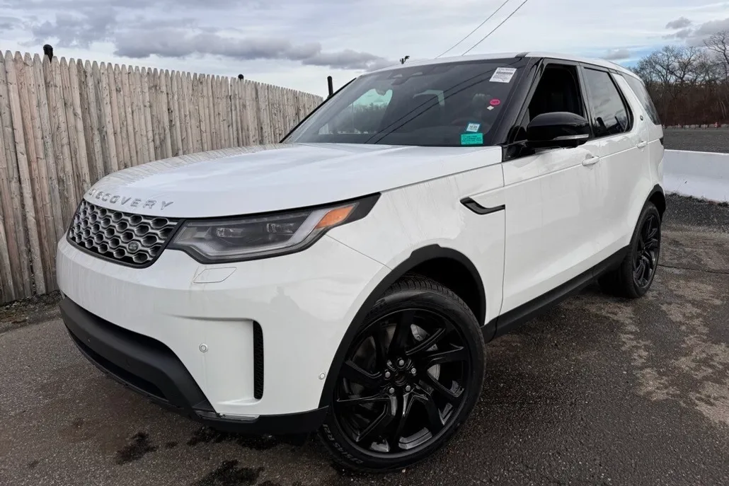 2025 Land Rover Discovery S photo 1