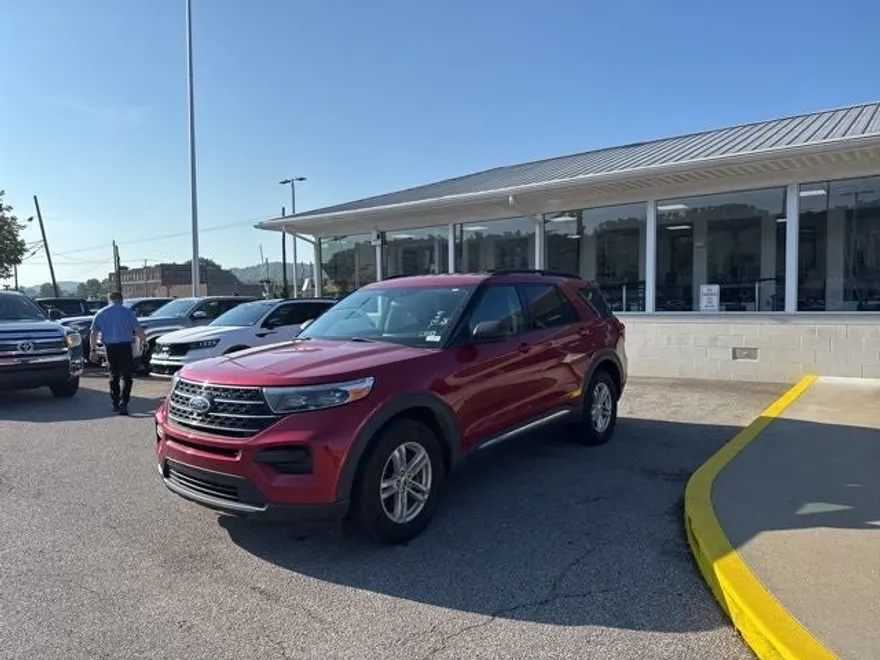 2020 Ford Explorer XLT photo 1