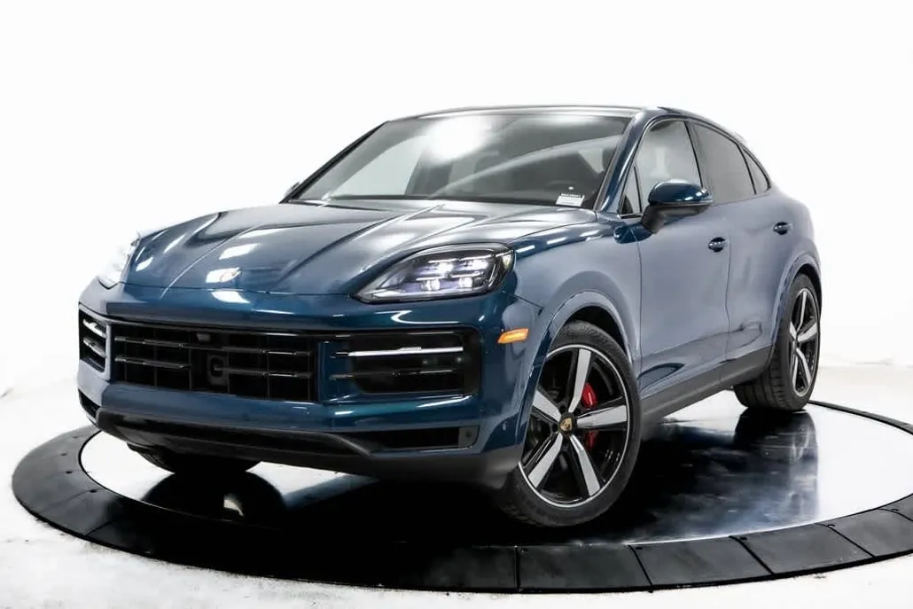 2025 Porsche Cayenne S photo 1