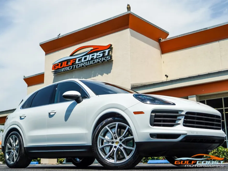 2019 Porsche Cayenne S photo 1