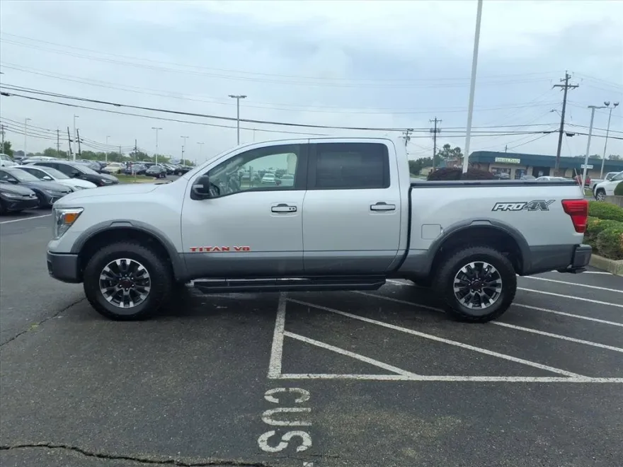 2019 Nissan Titan PRO-4X photo 1