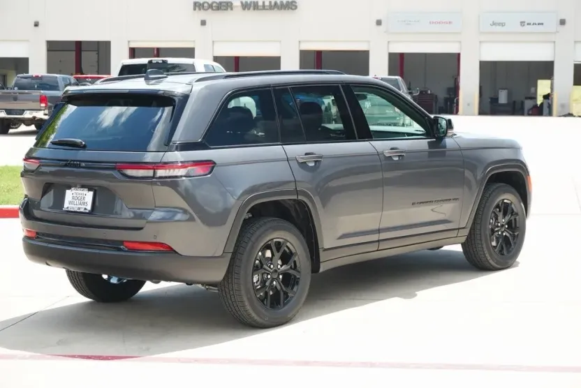2025 Jeep Grand Cherokee Altitude X photo 1