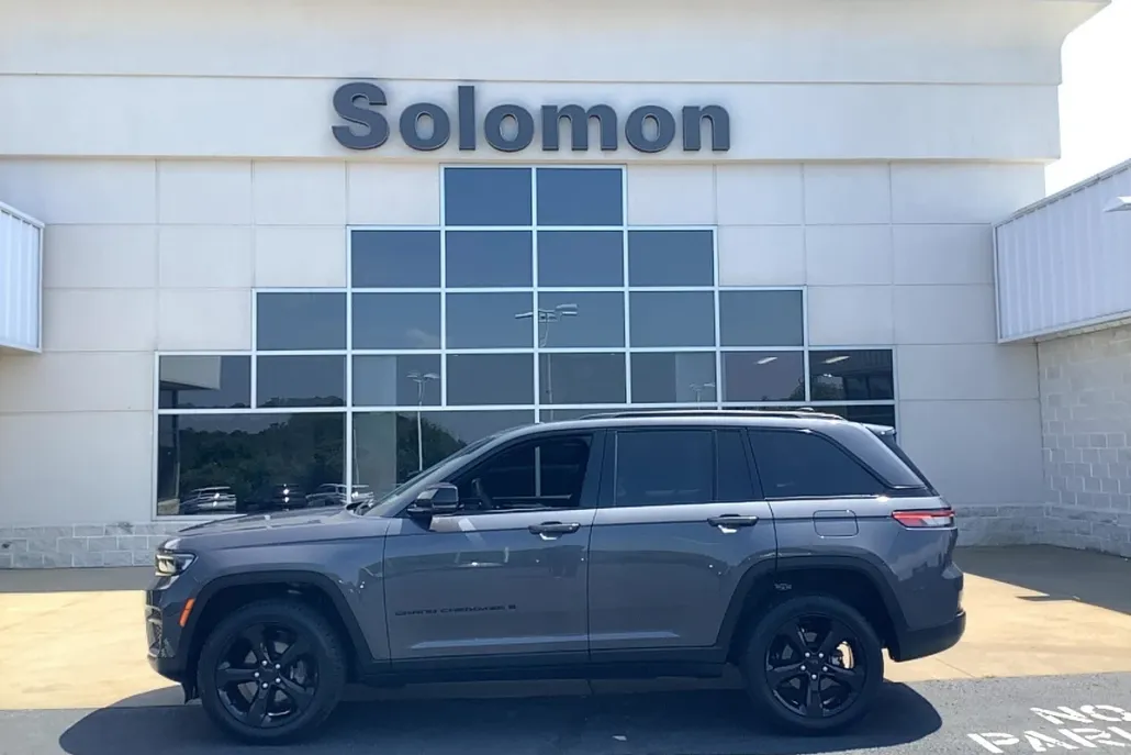 2023 Jeep Grand Cherokee Altitude photo 1