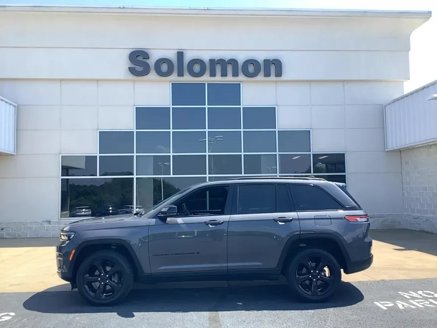 2023 Jeep Grand Cherokee Altitude photo 1