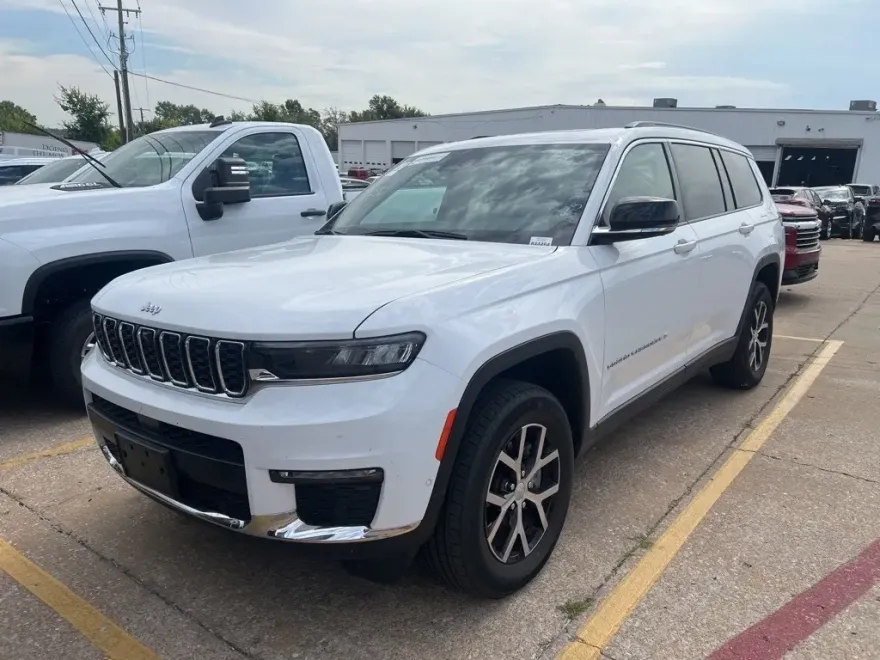 2024 Jeep Grand Cherokee Limited photo 1