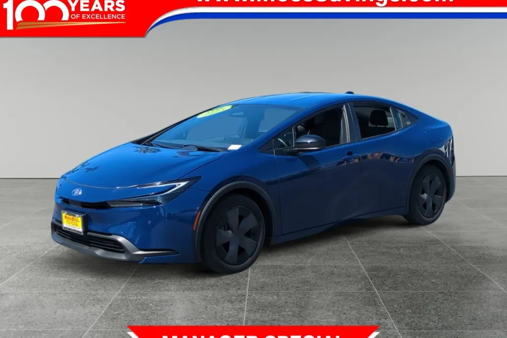 2023 Toyota Prius LE photo 1