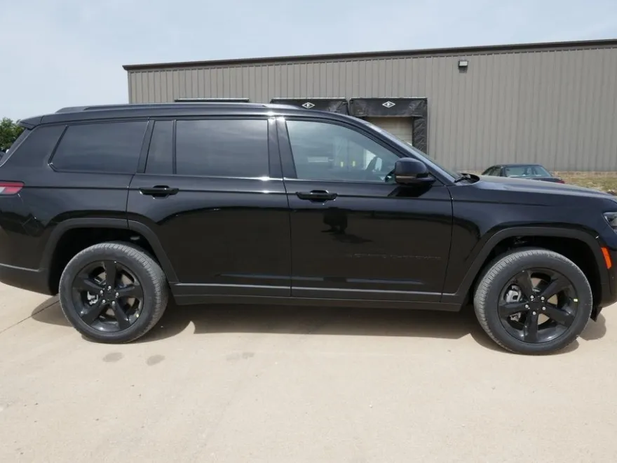 2025 Jeep Grand Cherokee L photo 1