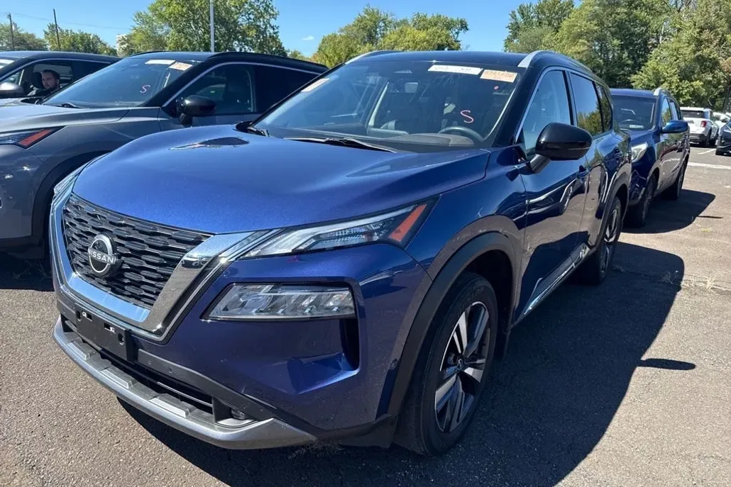 2022 Nissan Rogue SL photo 1