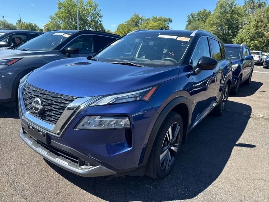 2022 Nissan Rogue SL photo 1