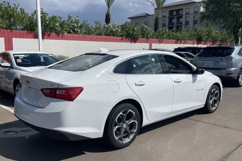 2024 Chevrolet Malibu 1LT photo 1