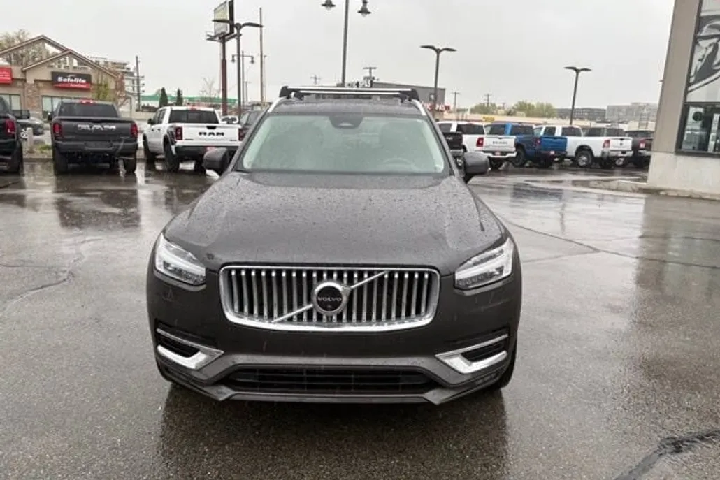2023 Volvo XC90 B5 AWD Plus photo 1