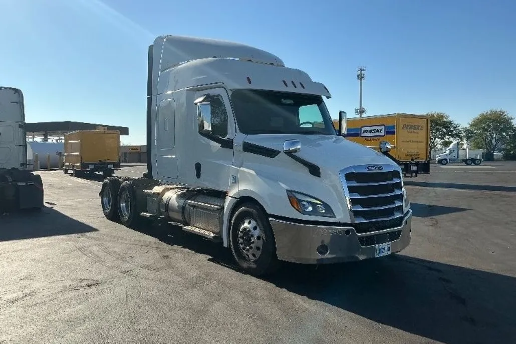 2020 Freightliner Cascadia 126" Sleeper Cab photo 1