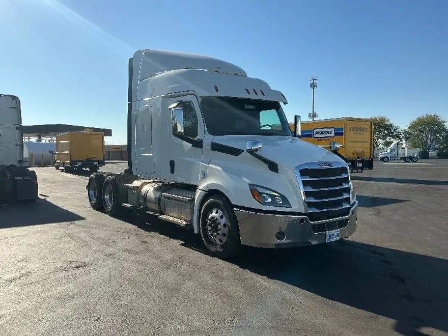 2020 Freightliner Cascadia 126" Sleeper Cab photo 1