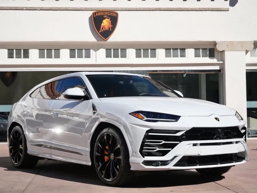 2022 Lamborghini Urus photo 1