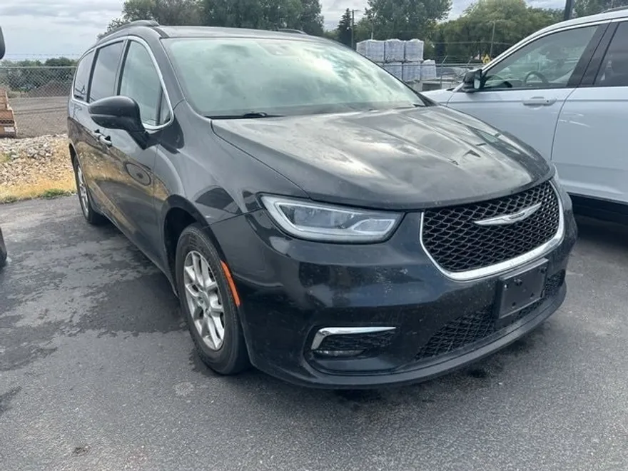 2022 Chrysler Pacifica Touring L photo 1