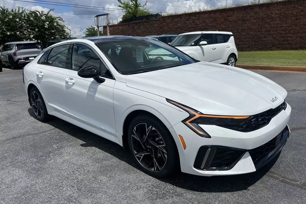 2025 Kia K5 GT-Line photo 1