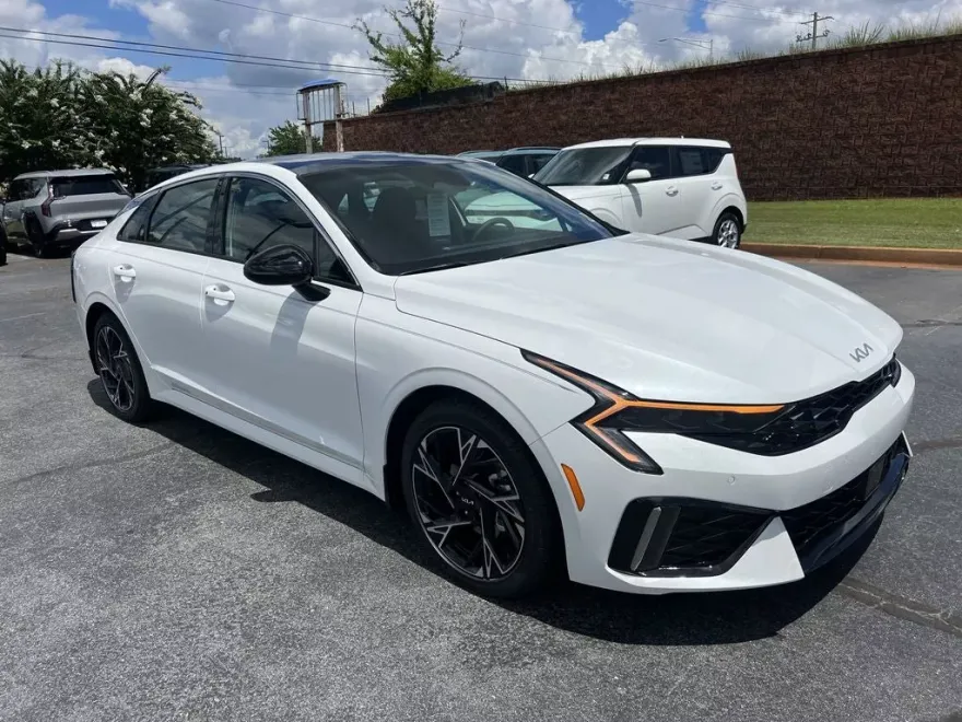 2025 Kia K5 GT-Line photo 1