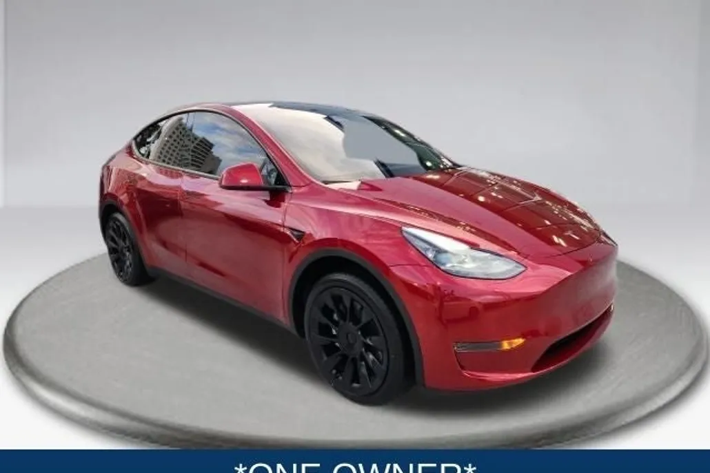 2024 Tesla Model Y Standard Range photo 1