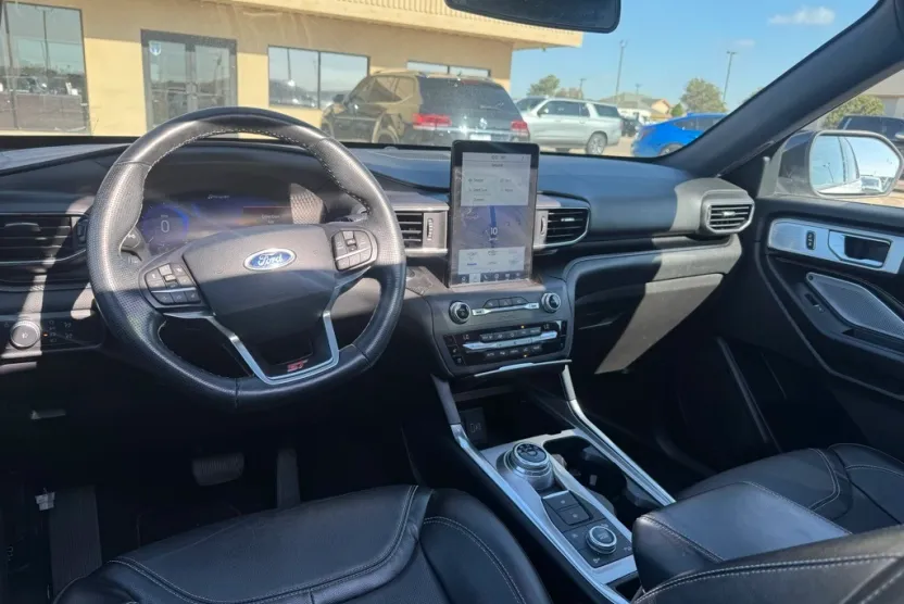 2020 Ford Explorer ST photo 1