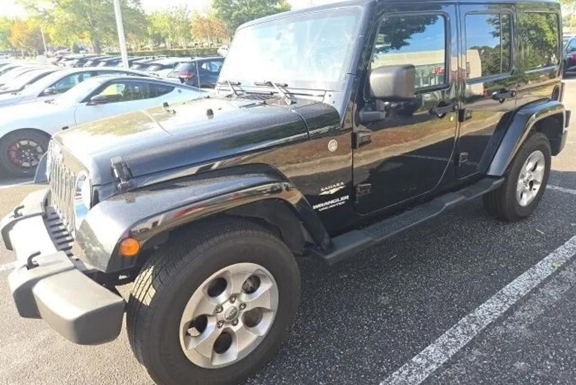 2013 Jeep Wrangler Unlimited Sahara photo 1