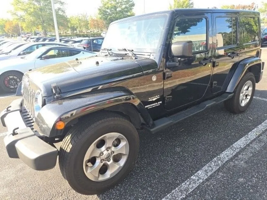 2013 Jeep Wrangler Unlimited Sahara photo 1