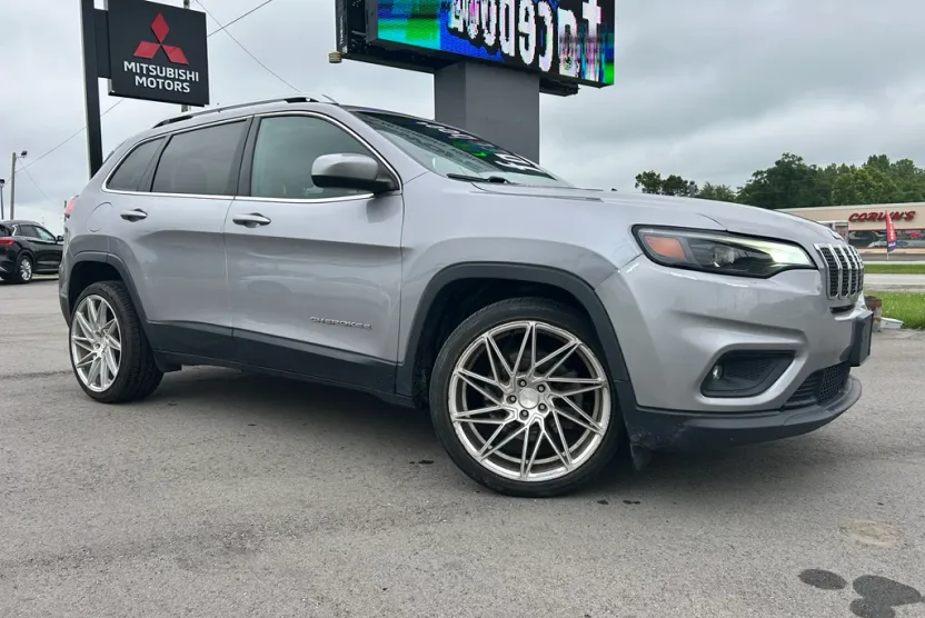 2019 Jeep Cherokee Latitude photo 1