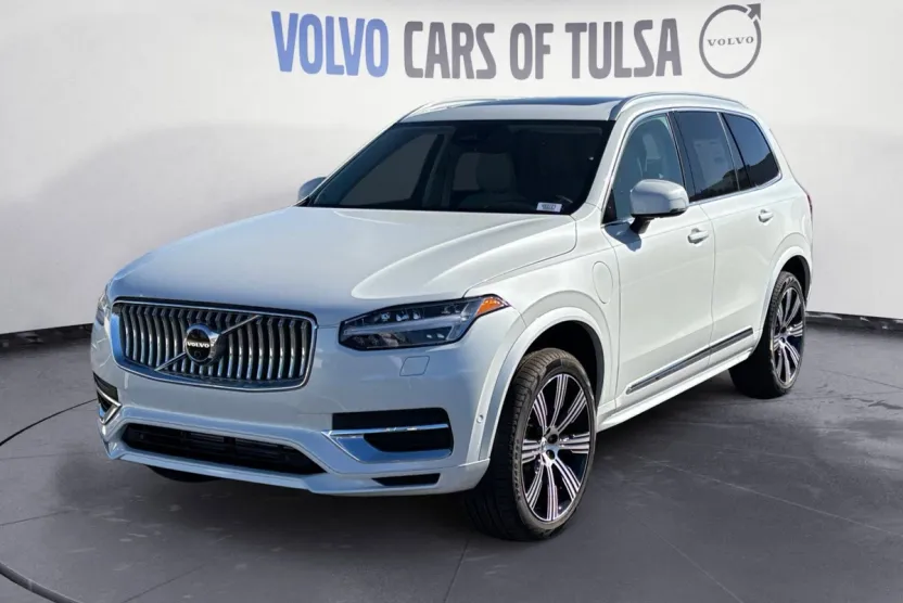 2025 Volvo XC90 T8 AWD Plus photo 1