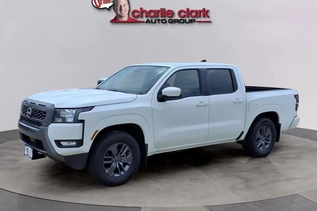 2025 Nissan Frontier SV photo 1