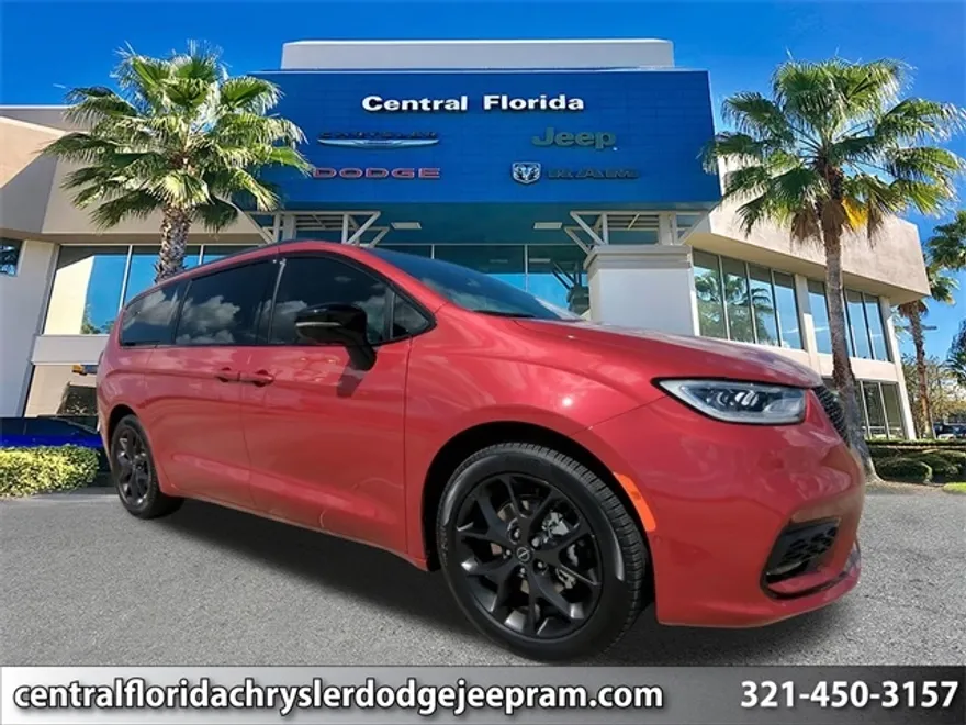 2026 Chrysler Pacifica Limited photo 1