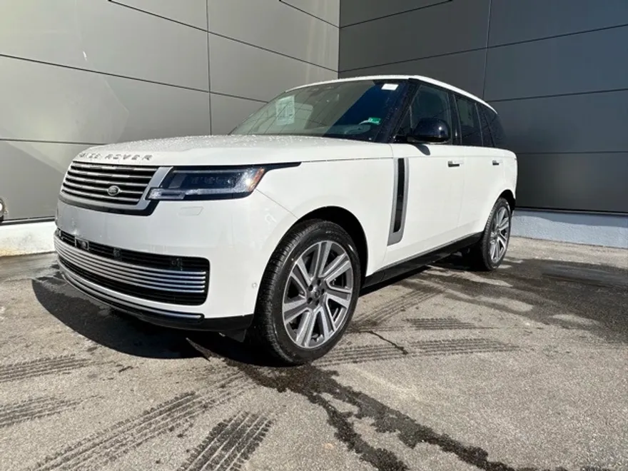 2025 Land Rover Range Rover SV photo 1