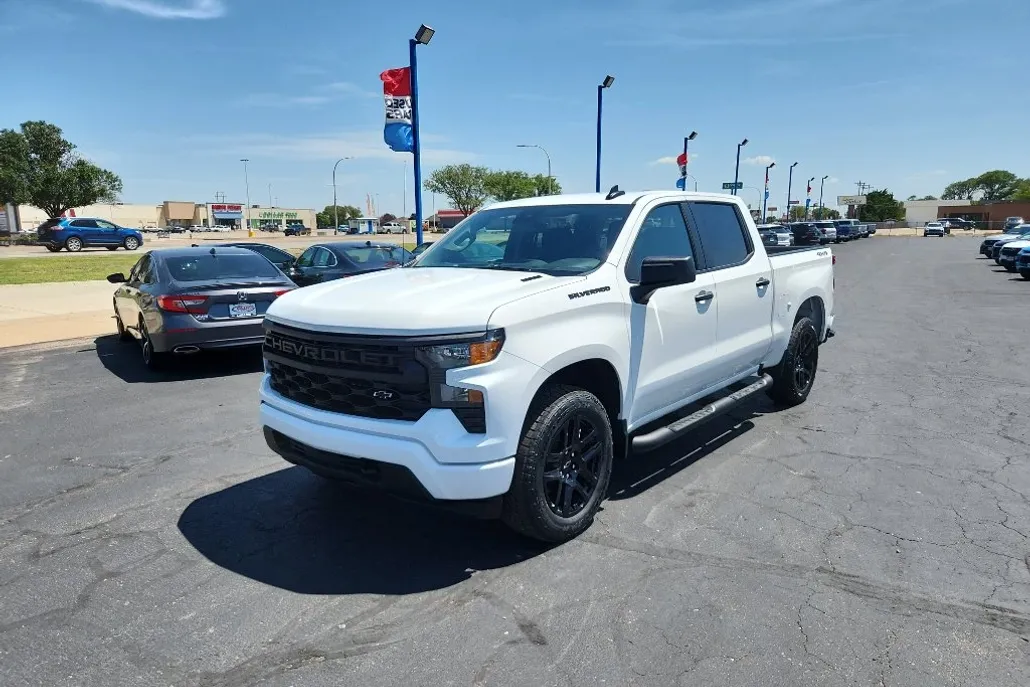2026 Chevrolet Silverado 1500 Custom photo 1