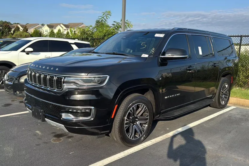 2023 Jeep Wagoneer L Series II photo 1
