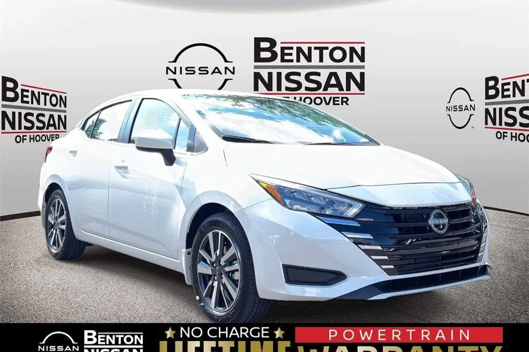 2025 Nissan Versa SV photo 1