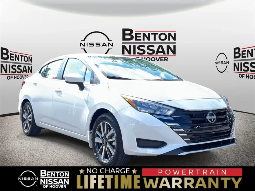 2025 Nissan Versa SV photo 1
