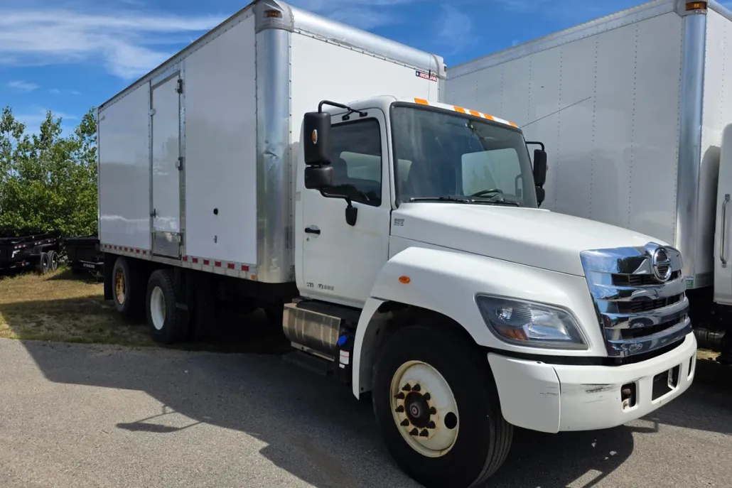 2015 Hino Conventional Type Truck photo 1