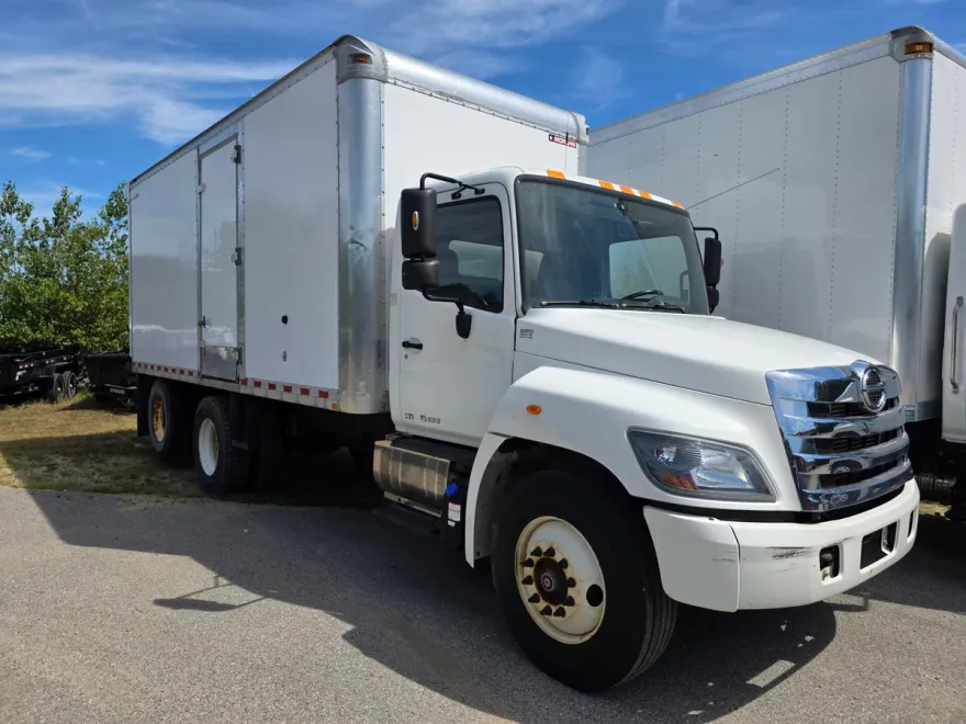 2015 Hino Conventional Type Truck photo 1