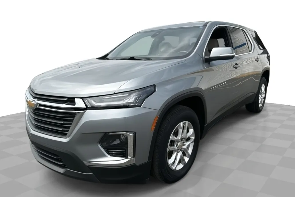 2023 Chevrolet Traverse LS photo 1
