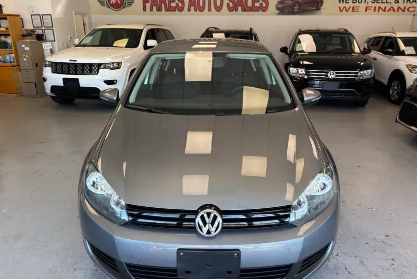2011 Volkswagen Golf photo 1