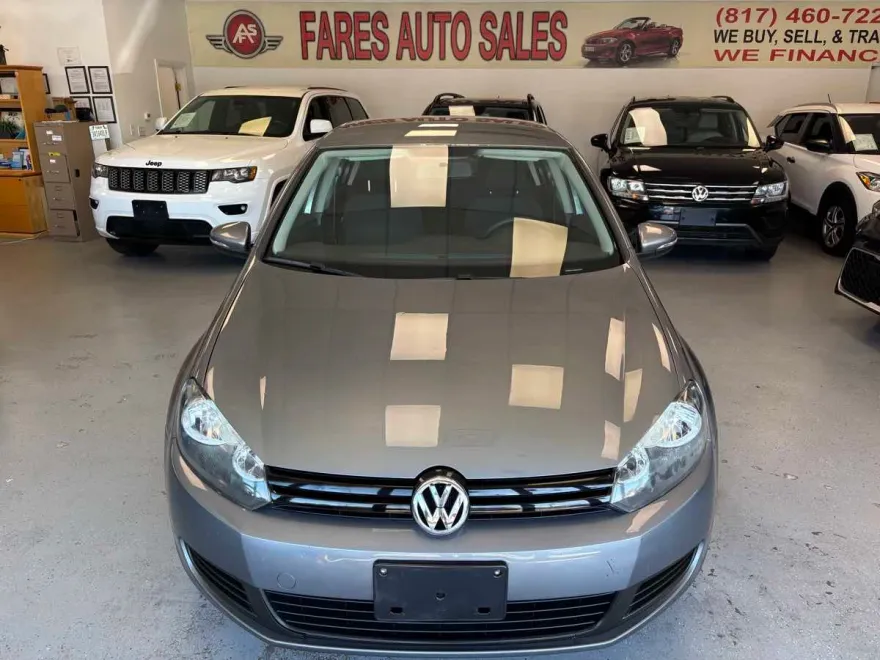 2011 Volkswagen Golf photo 1