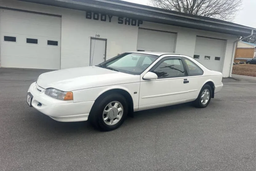 1995 Ford Thunderbird photo 1