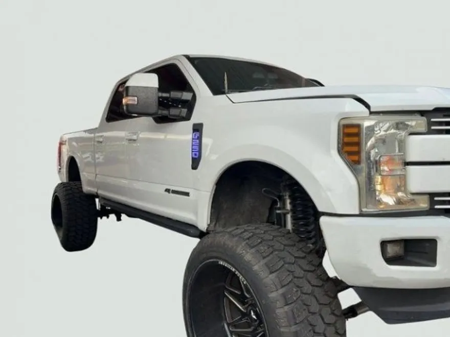 2019 Ford F-250 Lariat photo 1