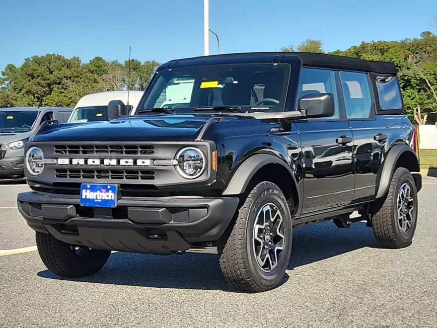2025 Ford Bronco Base photo 1