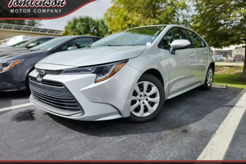 2024 Toyota Corolla LE photo 1